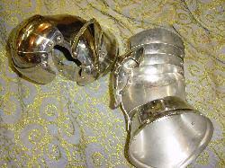 Stainless Steel Closed Thumb Milanese Gauntlets